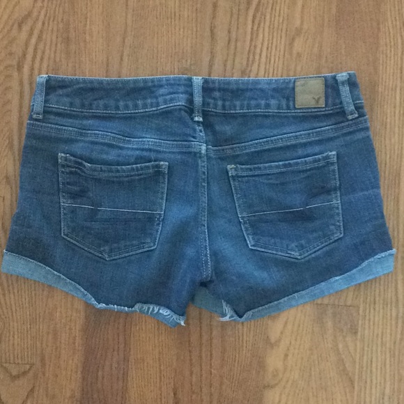 American Eagle Denim Short Shorts - size 6 - Picture 3 of 5